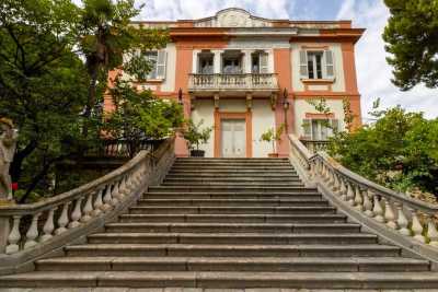Bari, quell'armoniosa dimora circondata da un monumentale giardino: � Villa Sbis� 
